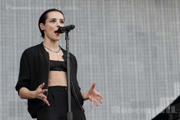 SAVAGES - 2017-07-02 - ARRAS - La Citadelle - Main Stage - Camille Berthomier